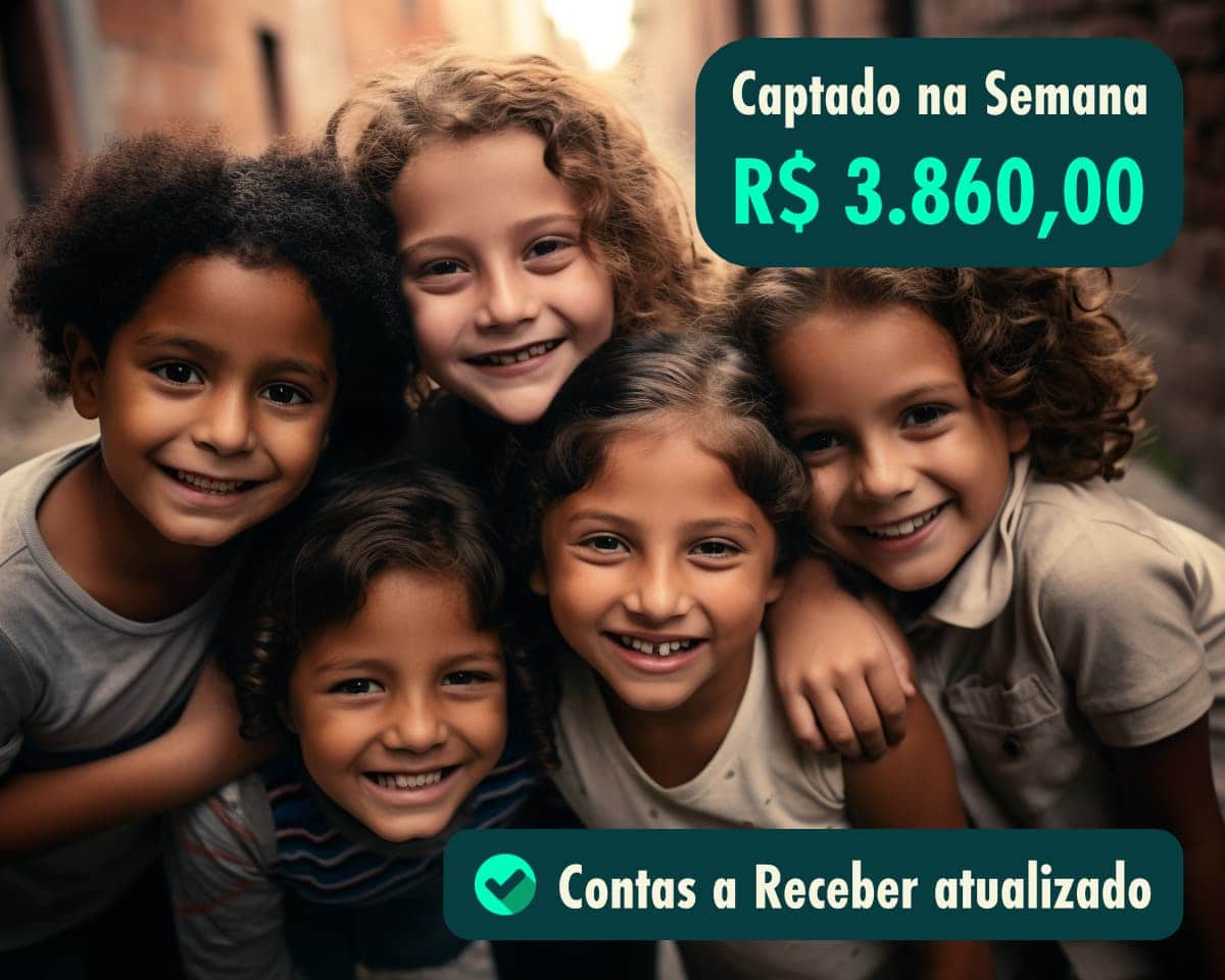 crianças de uma comunidade carente alegres com o apoio recebido